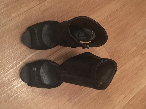Bottines noires ajourées