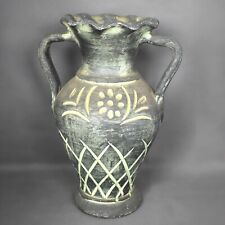 Vase en terre cuite? style amphore décor gravé floral artisanale signé “32B”