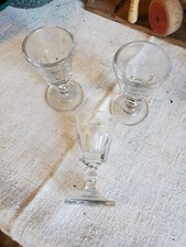 3 anciens petits verres à