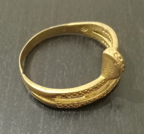 Bague extrêmement ancienne - , en