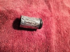 Petite boite  religieuse , Sainte vierge. N.D en métal. religieuse lot 44