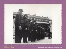 TIRAGE ARGENTIQUE 1950,  BRIGADE SAPEURS POMPIERS DE PARIS EN REVUE   -P290