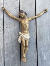 Beau Christ en bois polychrome