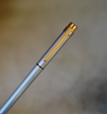 MAGNIFIQUE  STYLO PLUME