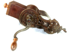 SUPERBE HACHOIR RAPE FONTE BEAUX DECORS  19E ART POPULAIRE OUTIL ANCIEN CUISINE