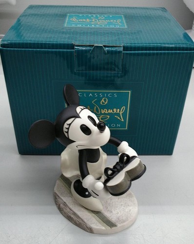 Disney store swell - store, swell!"