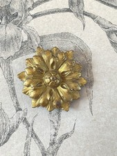 Ancien Cache Clou forme fleurs