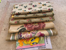 UN LOT DE TAPISSERIES POUR HOUSSES DE COUSSINS-ENTIEREMENT FAIT MAIN