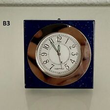 Réveil Carré Nepro bleu  et lunette argentée N445.255 - fabrication suisse