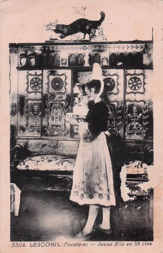 Lesconil jeune fille lit - fille, au