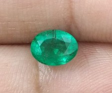 Émeraude verte profonde