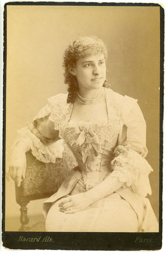 France portrait femme portant - france,,