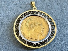 Pendentif ancien en or massif