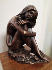 Statuette en bronze à  Froid, fille nue sur la plage, par Lluis Jorda 