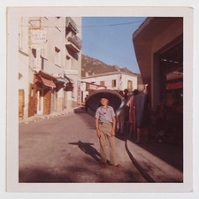 Grand chapeau mexicain garçon rue ombre soleil - Photo vintage snapshot