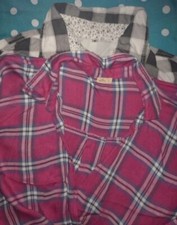 2 chemises à carreaux noir hero fuchsia taille M Hollister T38