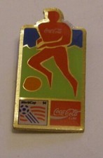 COUPE DU MONDE 94 USA SOCCER COCA COLA 1 FIFA FOOTBALL vintage pin badge 1994