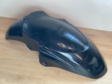 UN GARDE BOUE CARENAGE AVANT