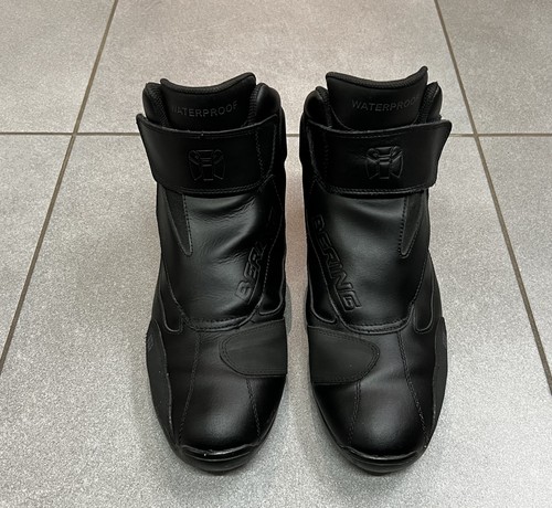 Paire chaussures special - chaussures,