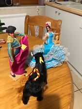 Lots d’ANCIENNE POUPEE DE COLLECTION Espagnol torrero, sa compagne et le taureau