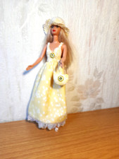 Robe romantique jaune et