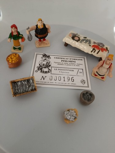 Figurine asterix poissonier - le,