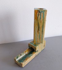 Sculpture abstraite - Vase en céramique de forme architecturale signé daté 1969