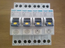 4 x  disjoncteur 2 poles HAGER