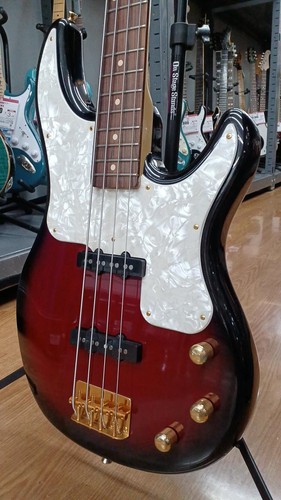 basse electrique yamaha