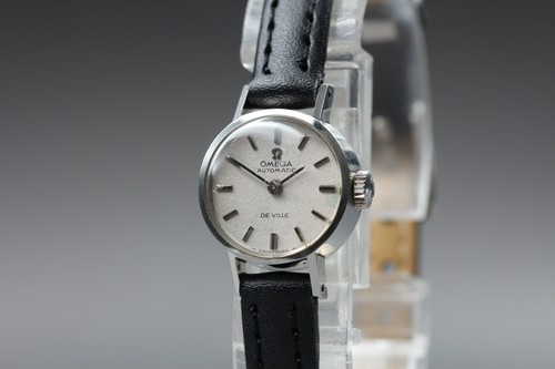 omega ville femme femme
