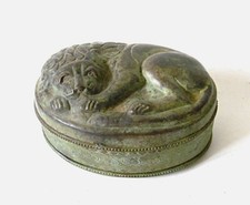 BOITE EN LAITON PATINE A