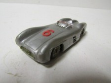 ancienne voiture miniature