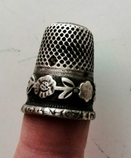 ancien dé à coudre en argent