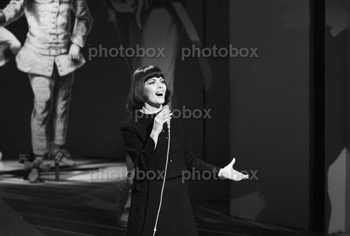 Mireille mathieu exclusive - *,