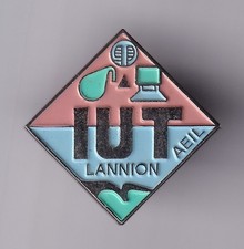 RARE PINS PIN'S .. ART UNIVERSITE FALUCHE FACULTE IUT BRETAGNE LANNION 22 ~GB