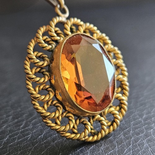 Pendentif importante pierre
