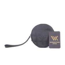 Pochette design CHANEL Travel Line Round Zippy Pouch avec dragonne de poignet