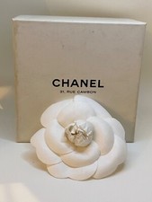 Chanel Superbe broche vintage en tissu fleur de camélia avec pince 