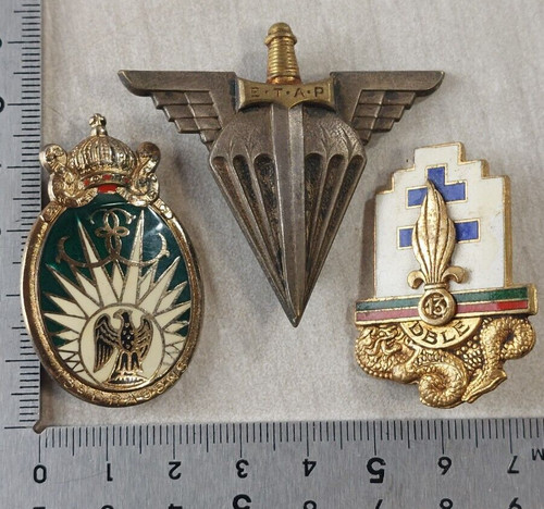 Lot anciennes insignes - lot, /
