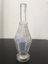 Bouteille en verre soufflé moulé à décor géométrique par Legras début XXème