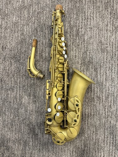 Alto saxophone with hard case - alto,