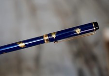 STYLO PLUME REDENS EN RESINE BLEUE LAPIS LAZULI - FINITION POUSSIERE D'OR - RARE