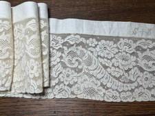 DENTELLE ANCIENNE - élégant volant de dentelle - vers 1900 - 1.90 mètre
