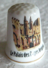 Dé à coudre de collection en porcelaine décoré du Palais des Papes à Avignon 