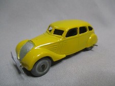 U124 DINKY TOYS PEUGEOT 402 BERLINE 24K Sans socle 1939 TBE