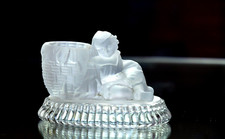 BACCARAT | Pyrogène, porte-allumettes… en cristal pressé dépoli, au Chiffonnier.