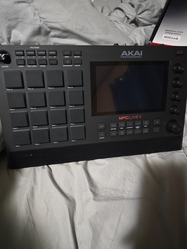 Akai mpc live - akai, standalone
