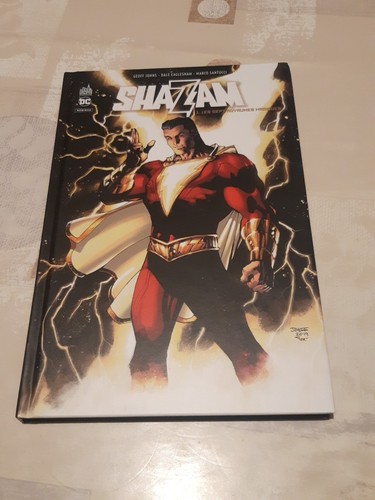 Comics shazam rebirth - /,