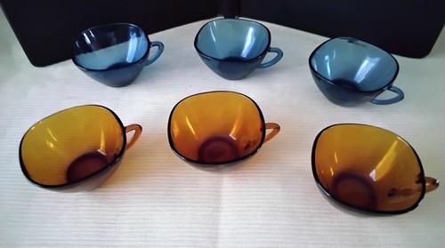 Lot tasses à - de,