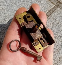 ANCIENNE SERRURE AVEC SA CLE